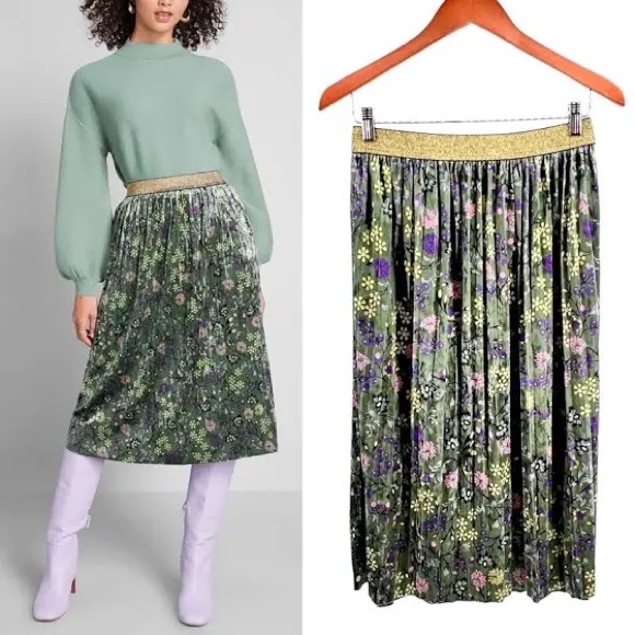 Modcloth Dresses & Skirts - ModCloth Pleated Velvet Midi Skirt